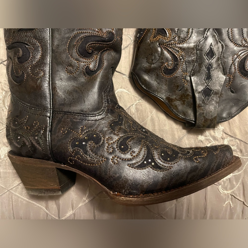 Corral Black and Brown Embroidered Heeled Boots NWT - Picture 2 of 9